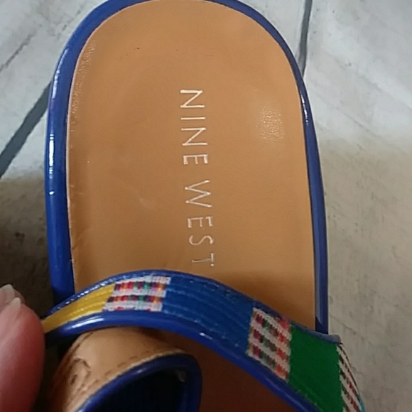 Nine West multicolored tribal design wedge 7M - Picture 6 of 7